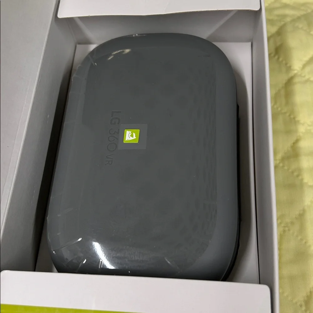 LG 360 VRGear VR hmd tethered with mobile device compact size for easy carrying
